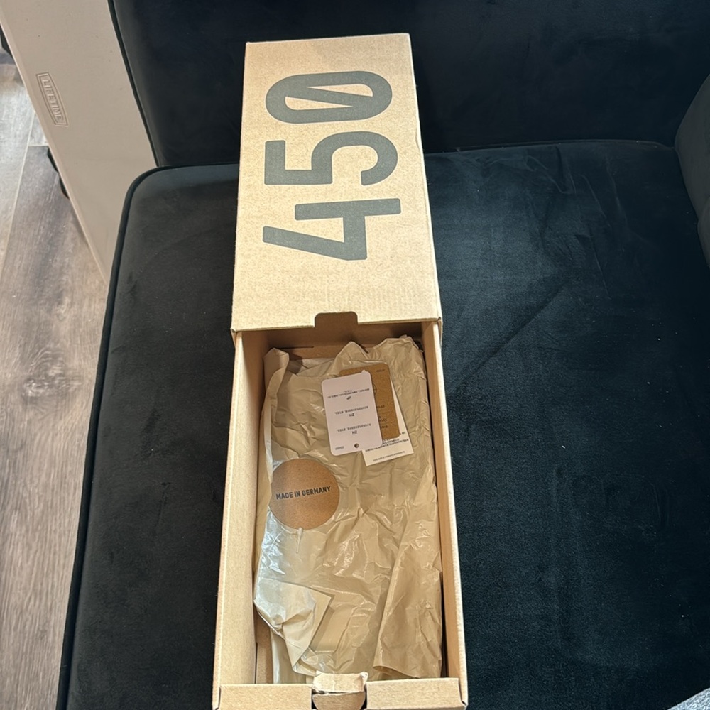 Yeezy 450 sulfur color size 7 women's shoes - Picture 7 of 8